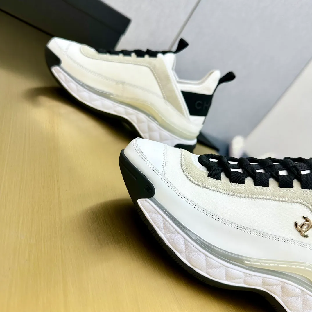 👟👟Ex-factory price 480👟👟 Women's shoes, women's clothing, top version Chanel Chanel - 2023 counter top casual sports shoes. This classic design; the upper is electro-embroidered with a variety of techniques; the outsole is fashionable and sporty; it is unusual to incorporate a variety of color matching elements... The diversified mix and match is very beautiful and versatile, and can be used for leisure, fashion, sports and outdoor... ꫛꫀꪝ Go➫ Material: ❶The upper is made of: original imported mercerized velvet + double-layer breathable mesh ❷The inner lining is made of: the original imported breathable mesh ❸The outsole is based on: original T👟👟factory price U combination outsole counter boutique packaging full set women 35-41 men 38-46 ᅟᅠᅟᅠᅟᅠ